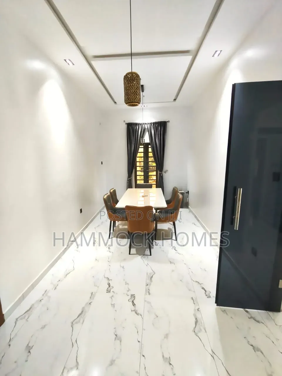 3bdrm Bungalow in Old Bodija Estate. for rent
