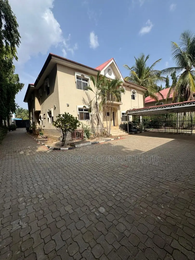 5bdrm Duplex in Maitama Main for rent