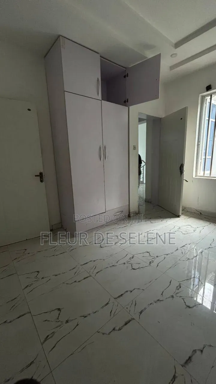 4bdrm Duplex in Ikota, Lagos Island / Lagos Island for rent