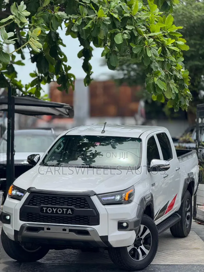 Toyota Hilux 2020 White