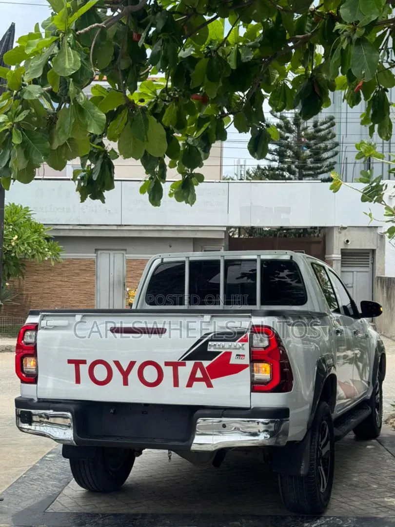 Toyota Hilux 2020 White