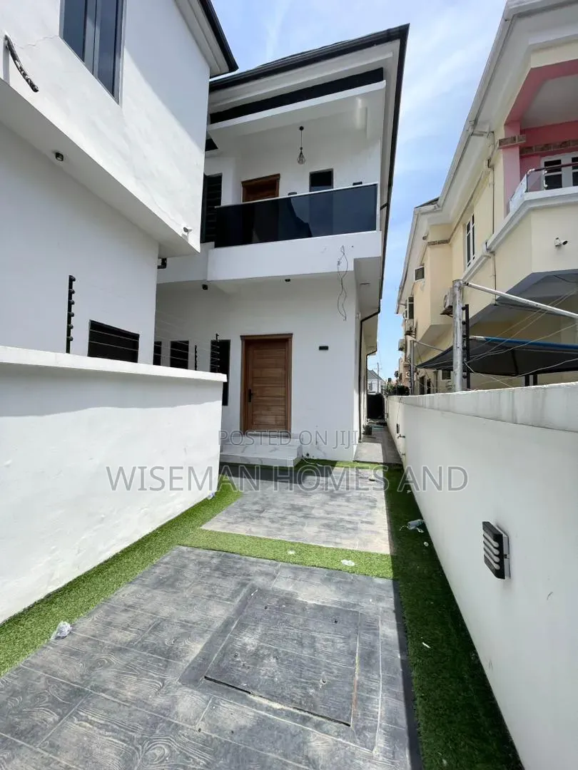 4bdrm Duplex in Idado Lekki Eti-Osa for rent
