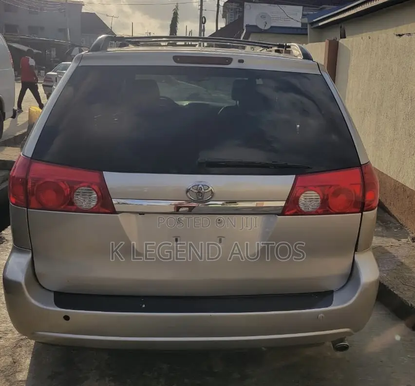 Toyota Sienna LE AWD 2006 Gold