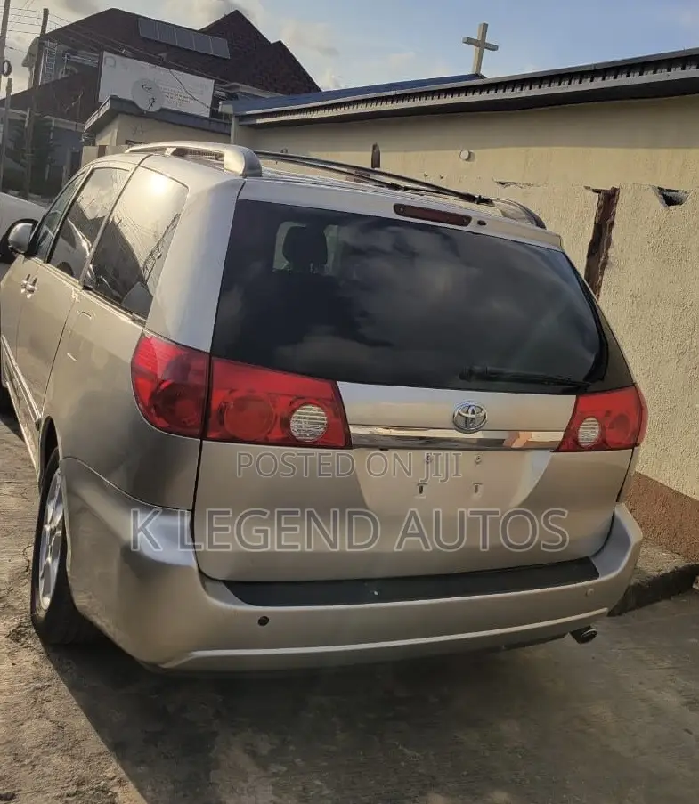 Toyota Sienna LE AWD 2006 Gold