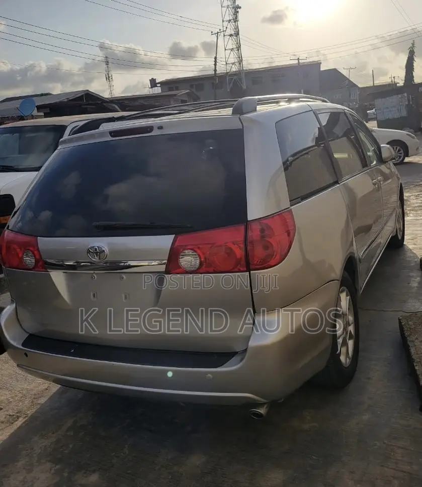Toyota Sienna LE AWD 2006 Gold