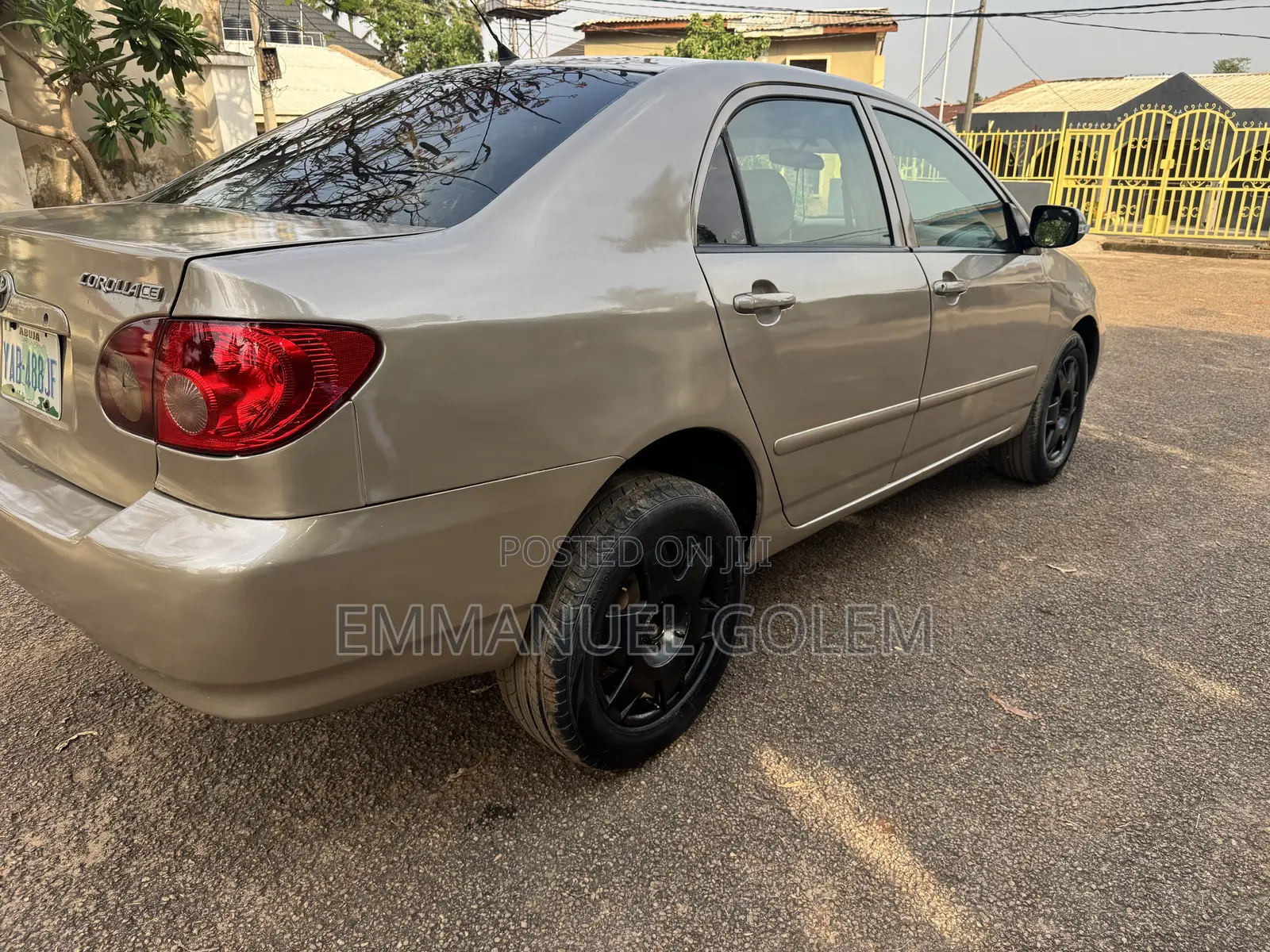 Toyota Corolla LE 2005 Gold