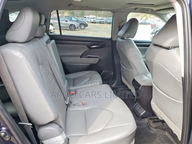 Toyota Highlander XLE AWD 2020 Blue