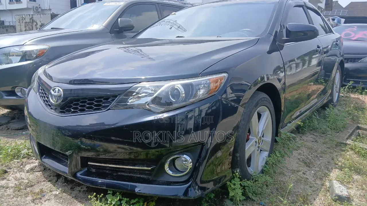 Toyota Camry SE 4dr Sedan (2.5L 4cyl 6A) 2014 Gray
