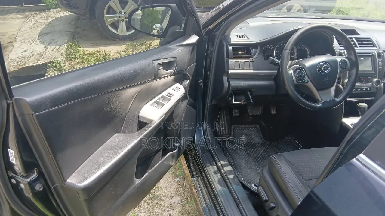 Toyota Camry SE 4dr Sedan (2.5L 4cyl 6A) 2014 Gray