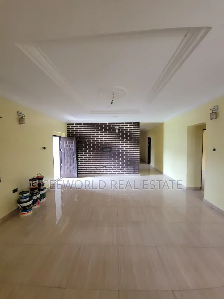 3bdrm Apartment in Kolapo Ishola Gra, Akobo for rent