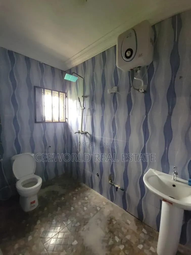 3bdrm Apartment in Kolapo Ishola Gra, Akobo for rent