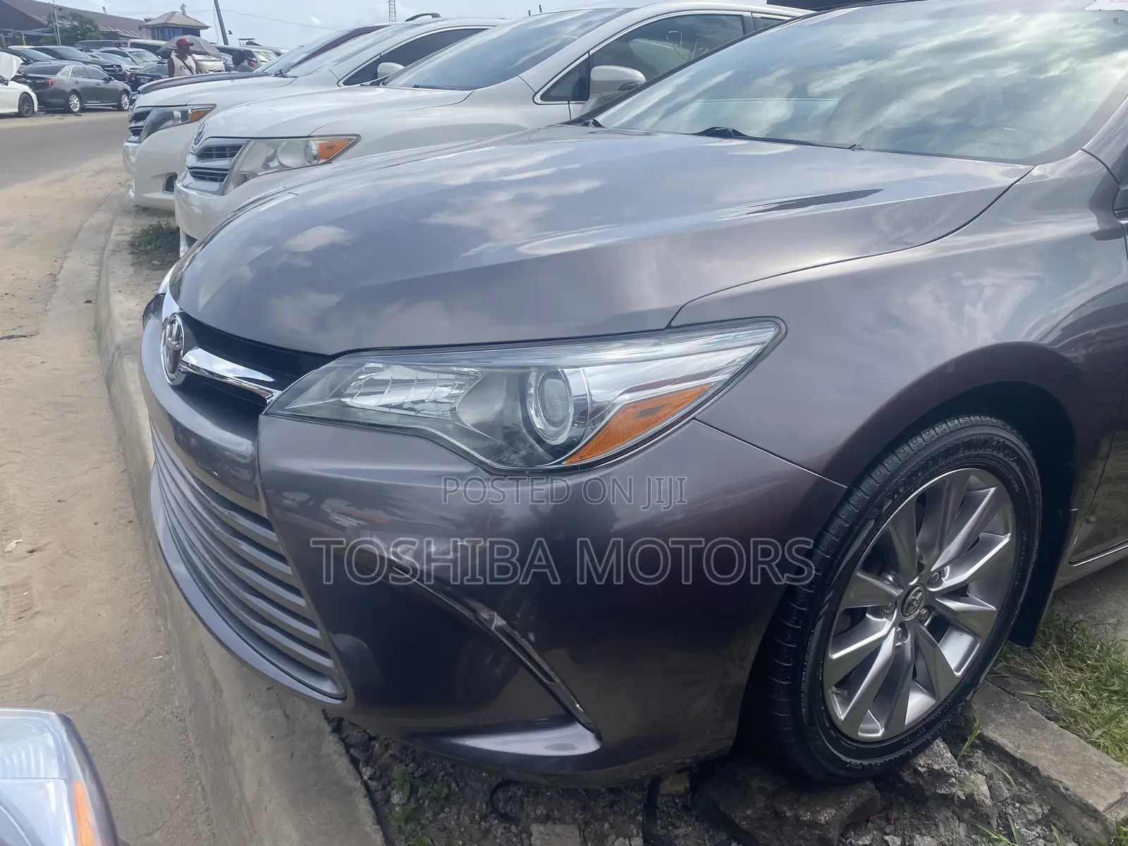 Toyota Camry XLE V6 4dr Sedan (3.6L 6cyl 6A) 2016 Gray
