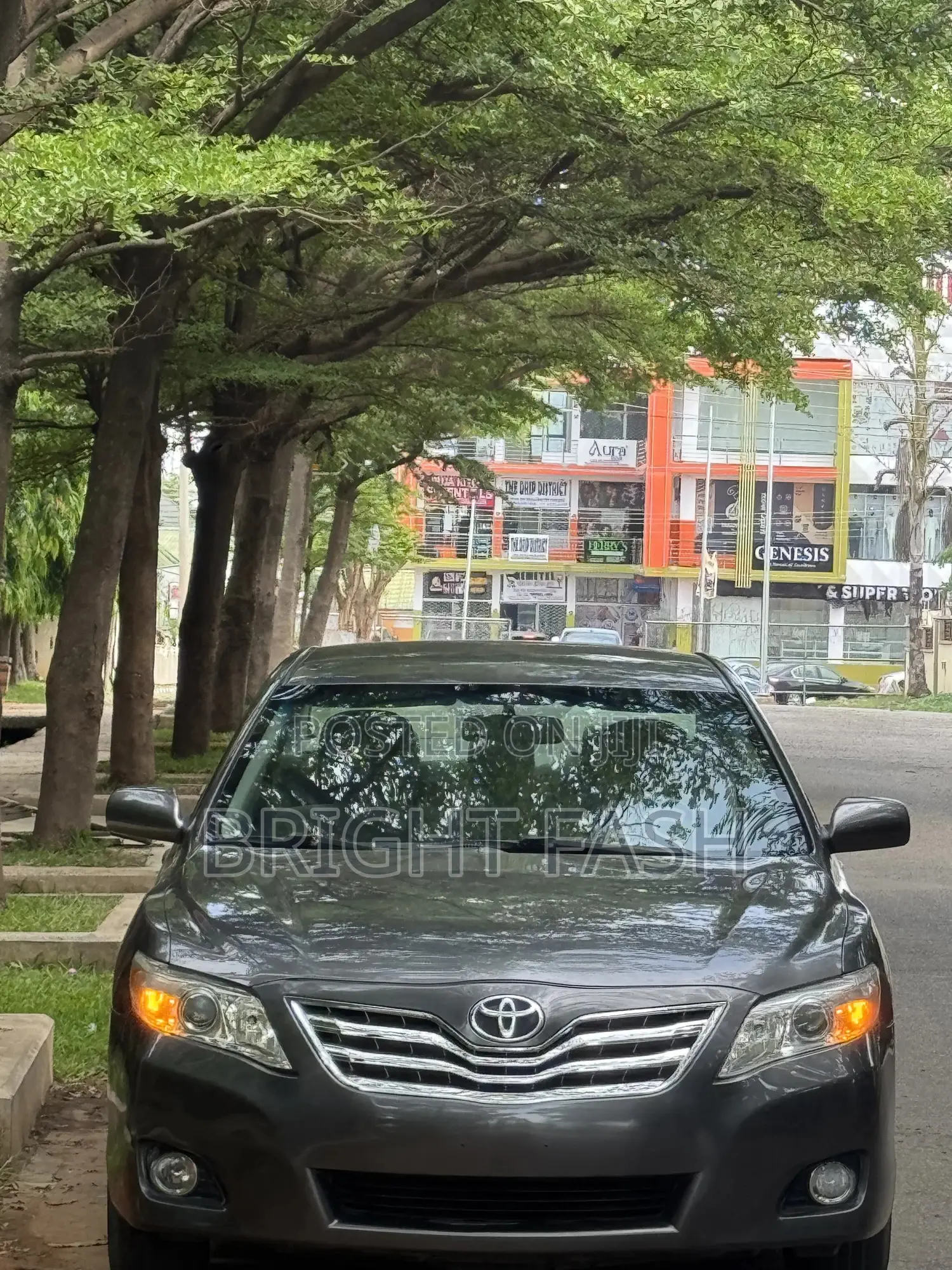 Toyota Camry LE 4dr Sedan (2.5L 4cyl 6A) 2011 Gray
