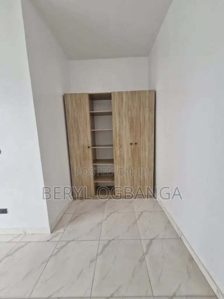 3bdrm Duplex in Ikota for sale