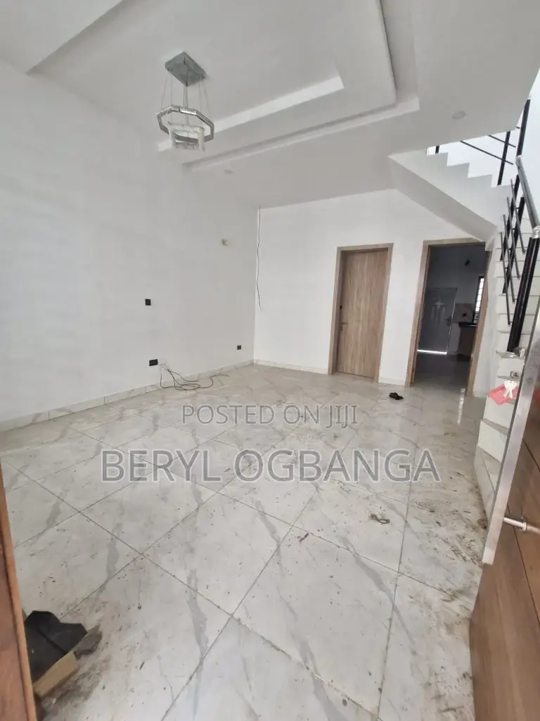 3bdrm Duplex in Ikota for sale