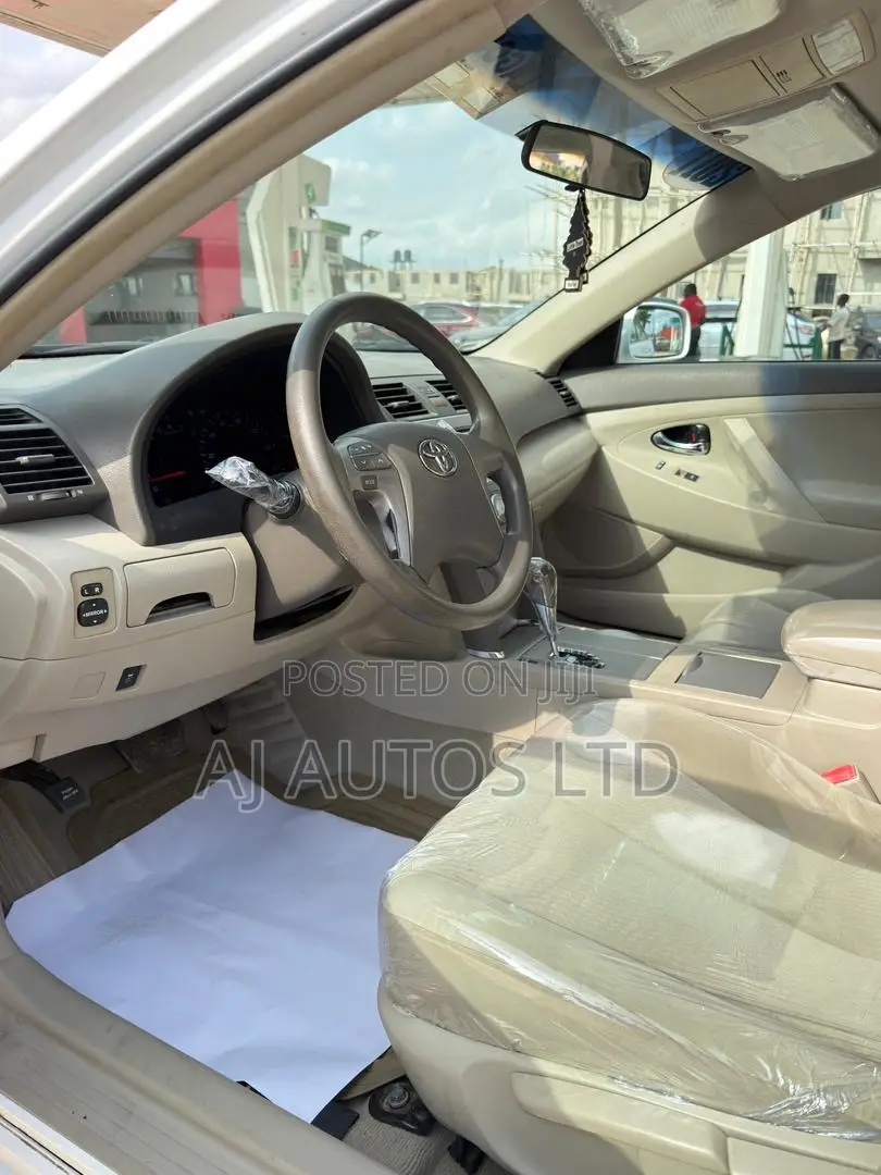 Toyota Camry LE 4dr Sedan (2.5L 4cyl 6AM) 2010 White