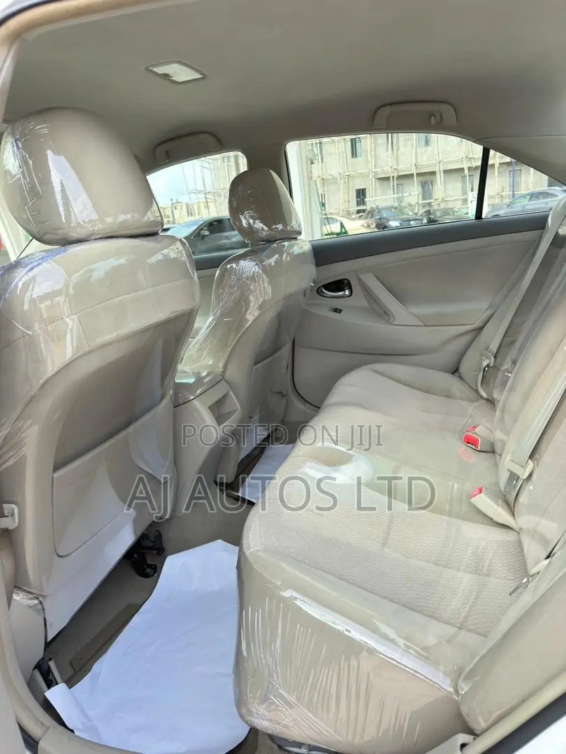 Toyota Camry LE 4dr Sedan (2.5L 4cyl 6AM) 2010 White