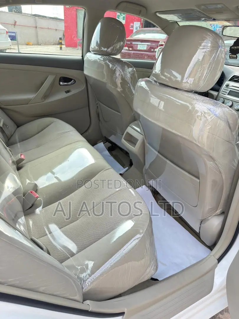 Toyota Camry LE 4dr Sedan (2.5L 4cyl 6AM) 2010 White
