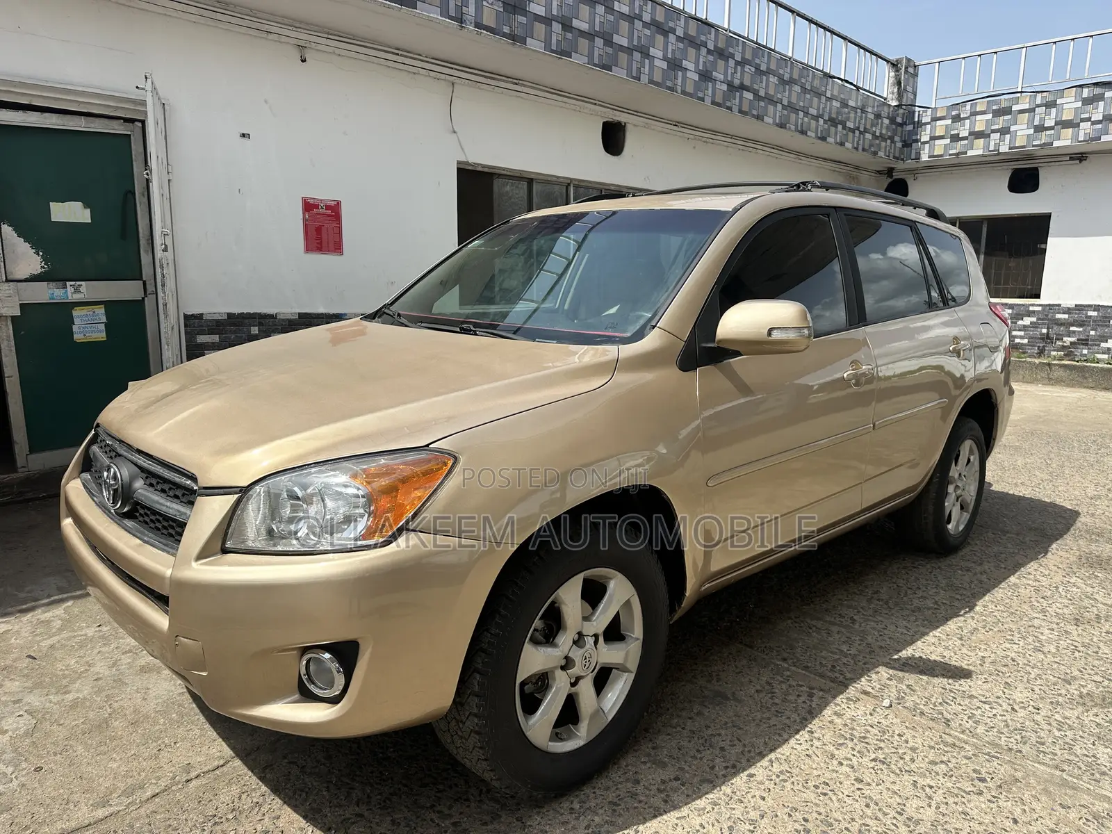 Toyota RAV4 2010 Gold
