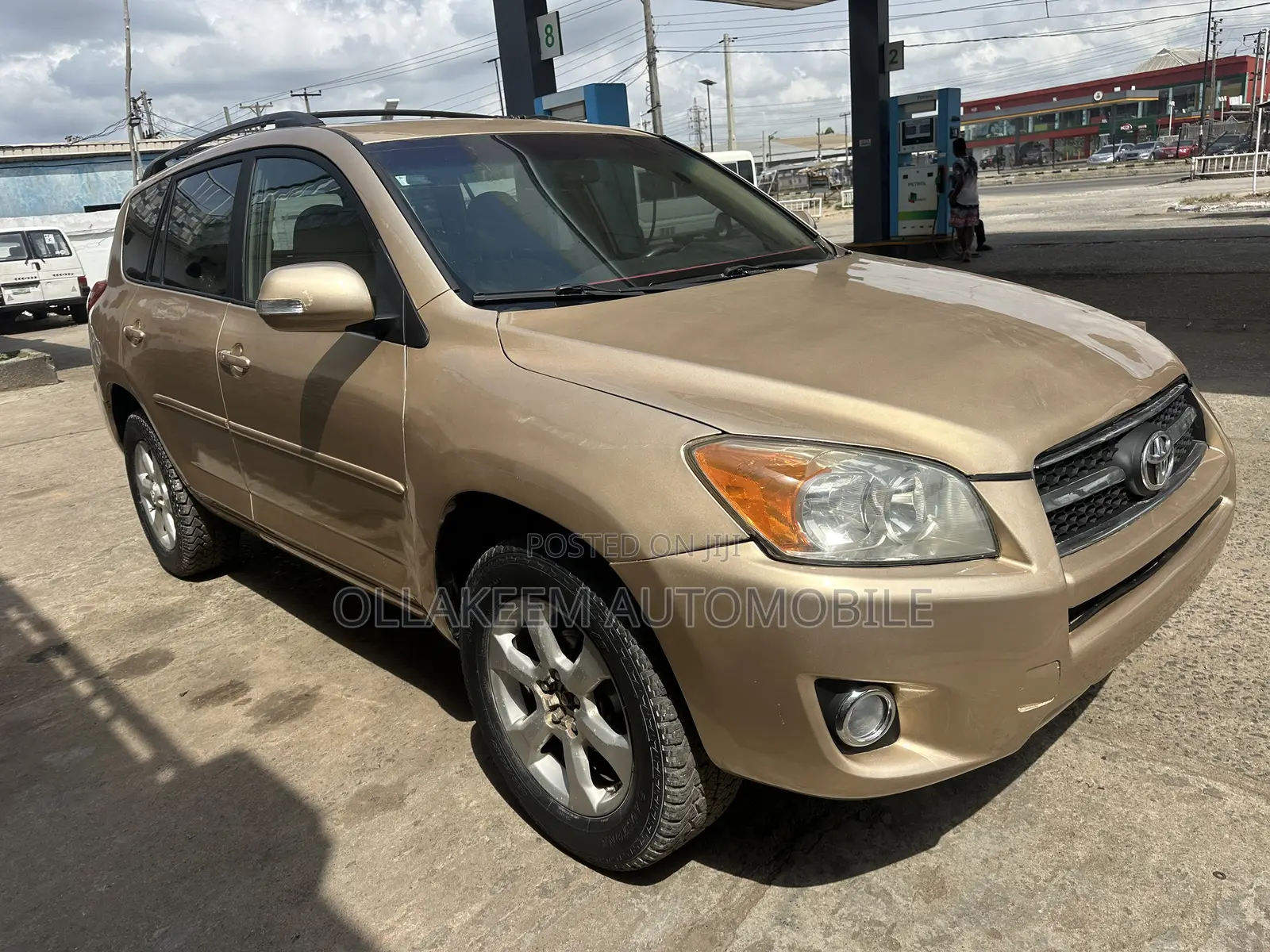 Toyota RAV4 2010 Gold