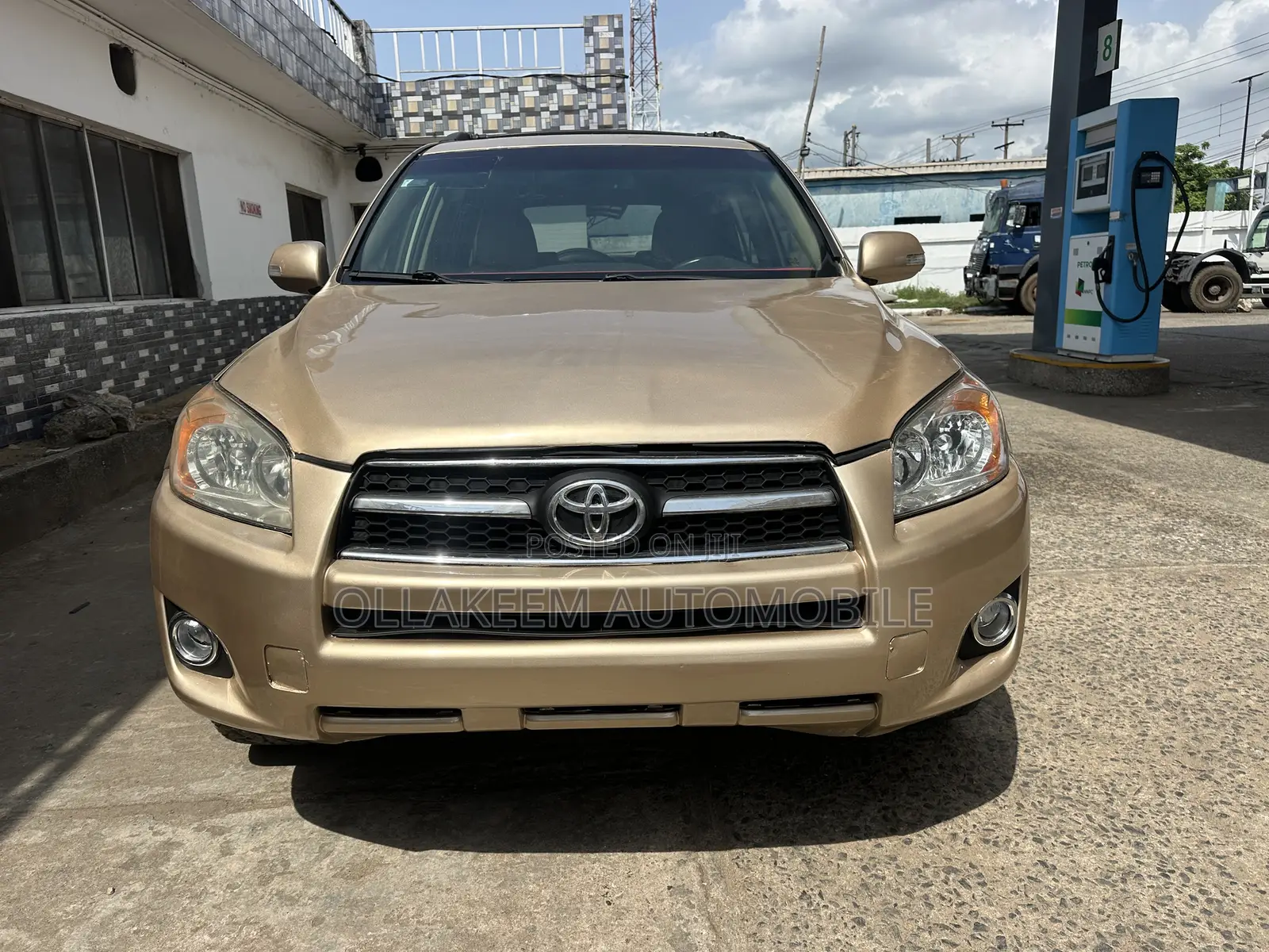 Toyota RAV4 2010 Gold