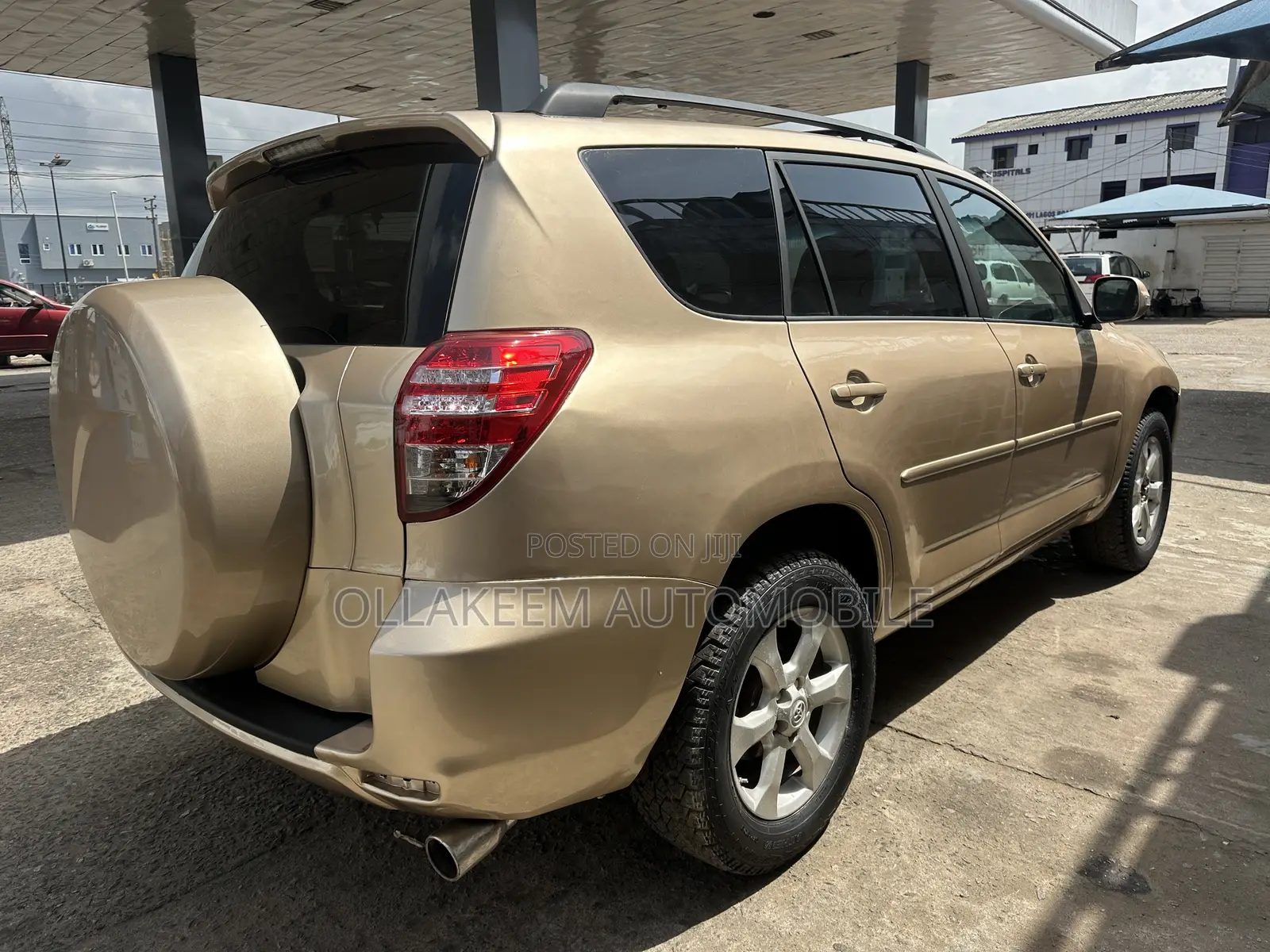 Toyota RAV4 2010 Gold