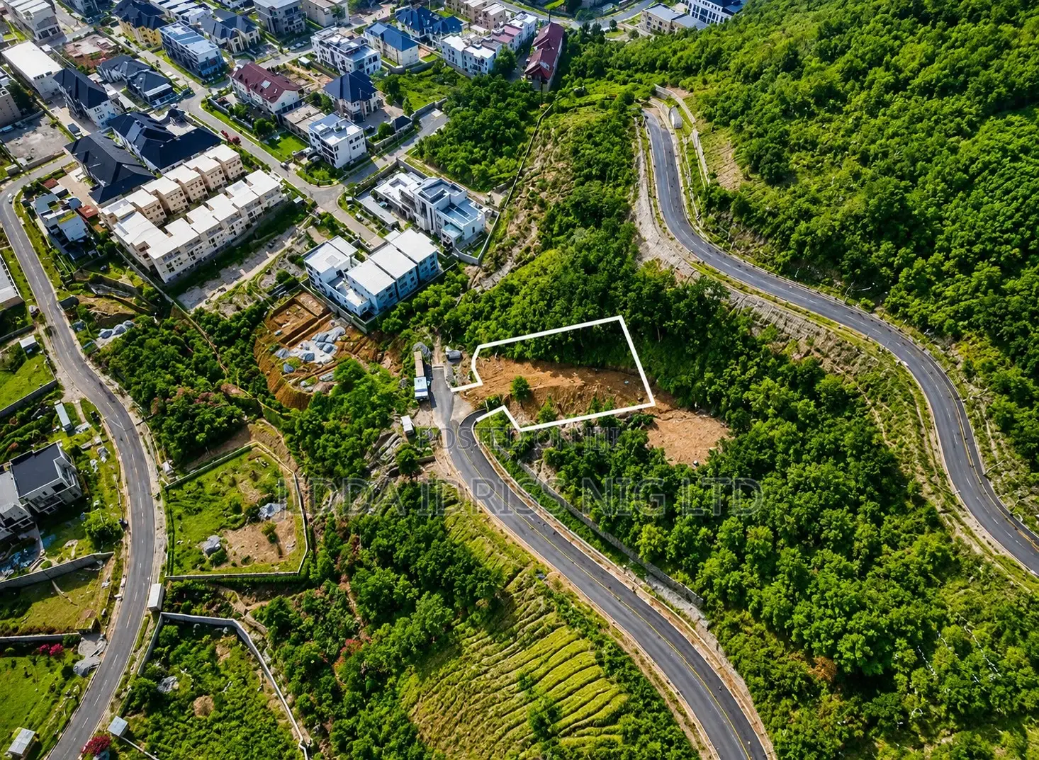 Prime Guzape Main Plot on Tarred Road – 1,842sqm