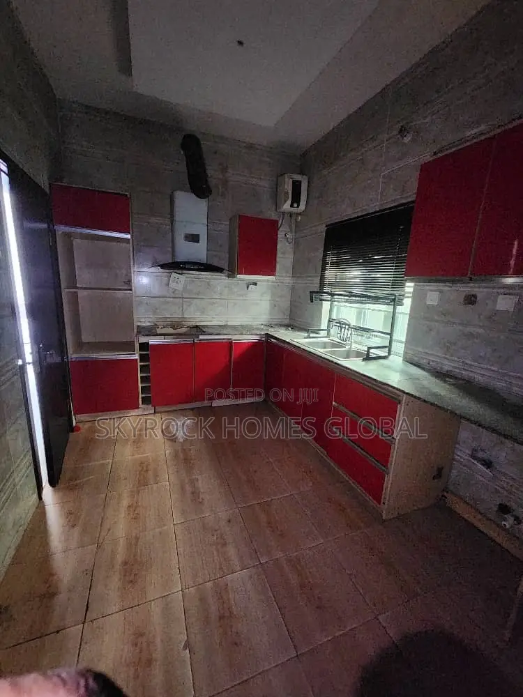 4bdrm Duplex in Ikota for sale