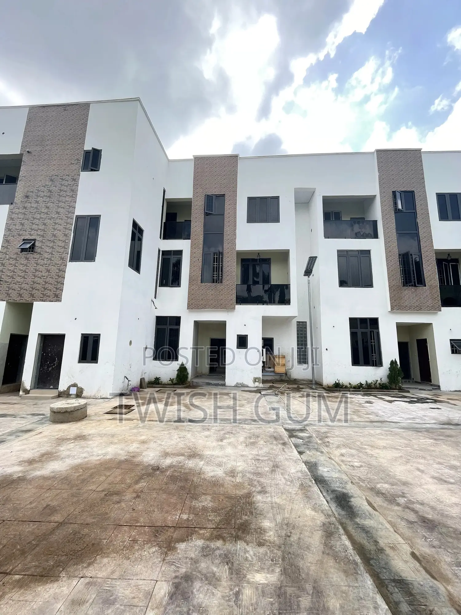 4bdrm Duplex in Garki 2 for sale