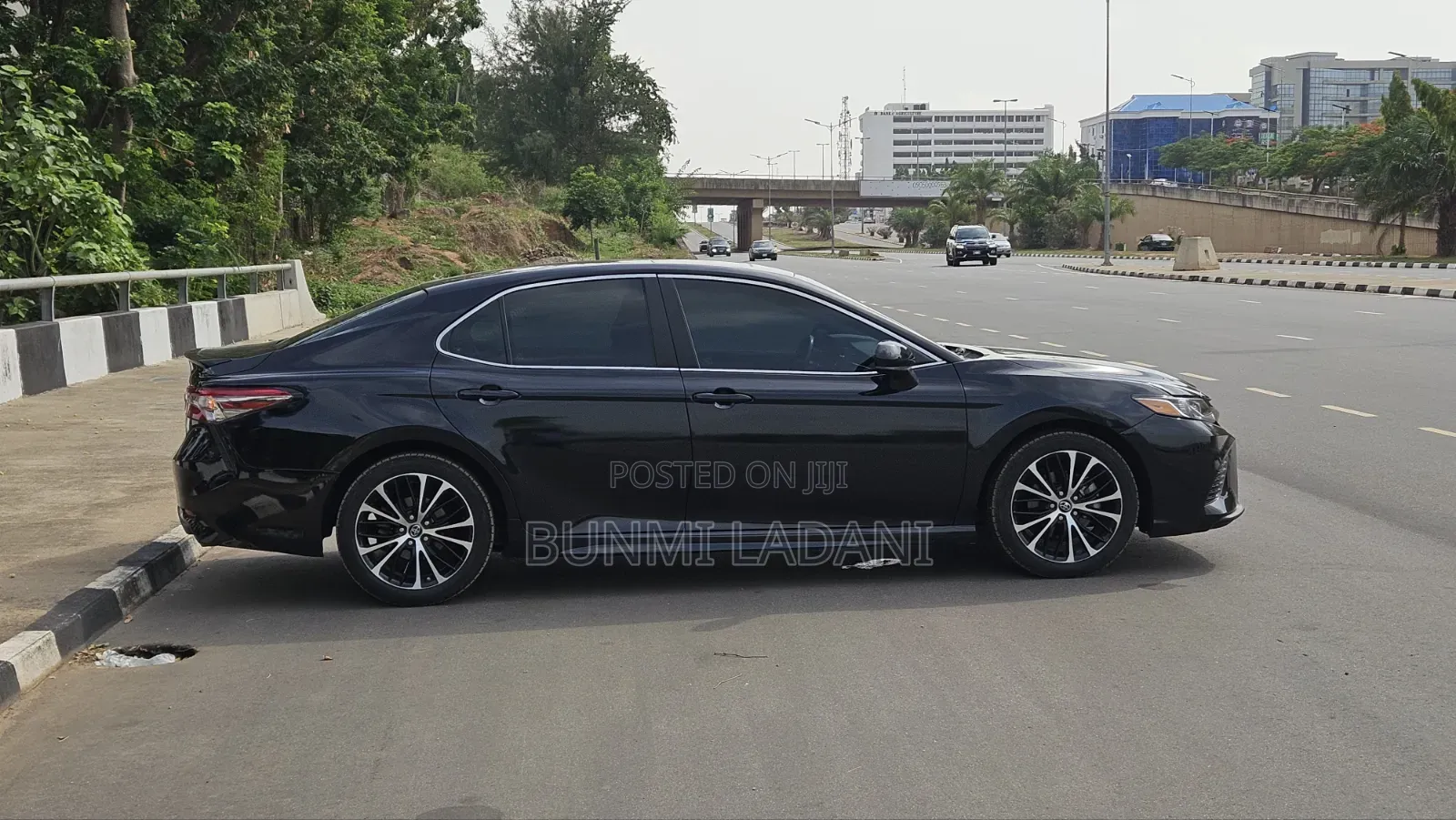 Toyota Camry SE FWD (2.5L 4cyl 8AM) 2018 Black