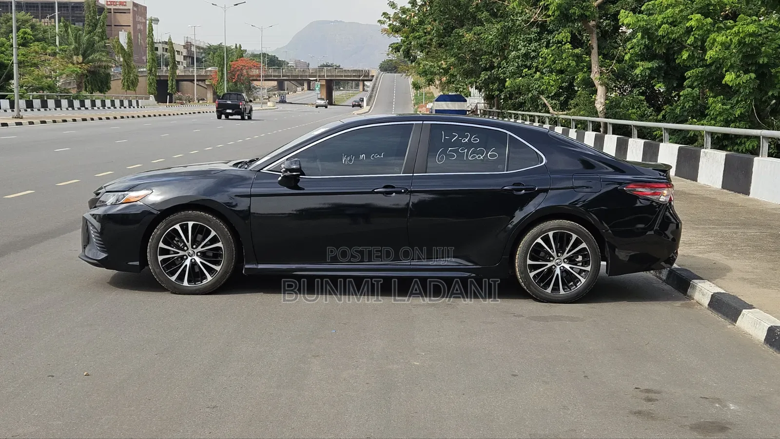 Toyota Camry SE FWD (2.5L 4cyl 8AM) 2018 Black
