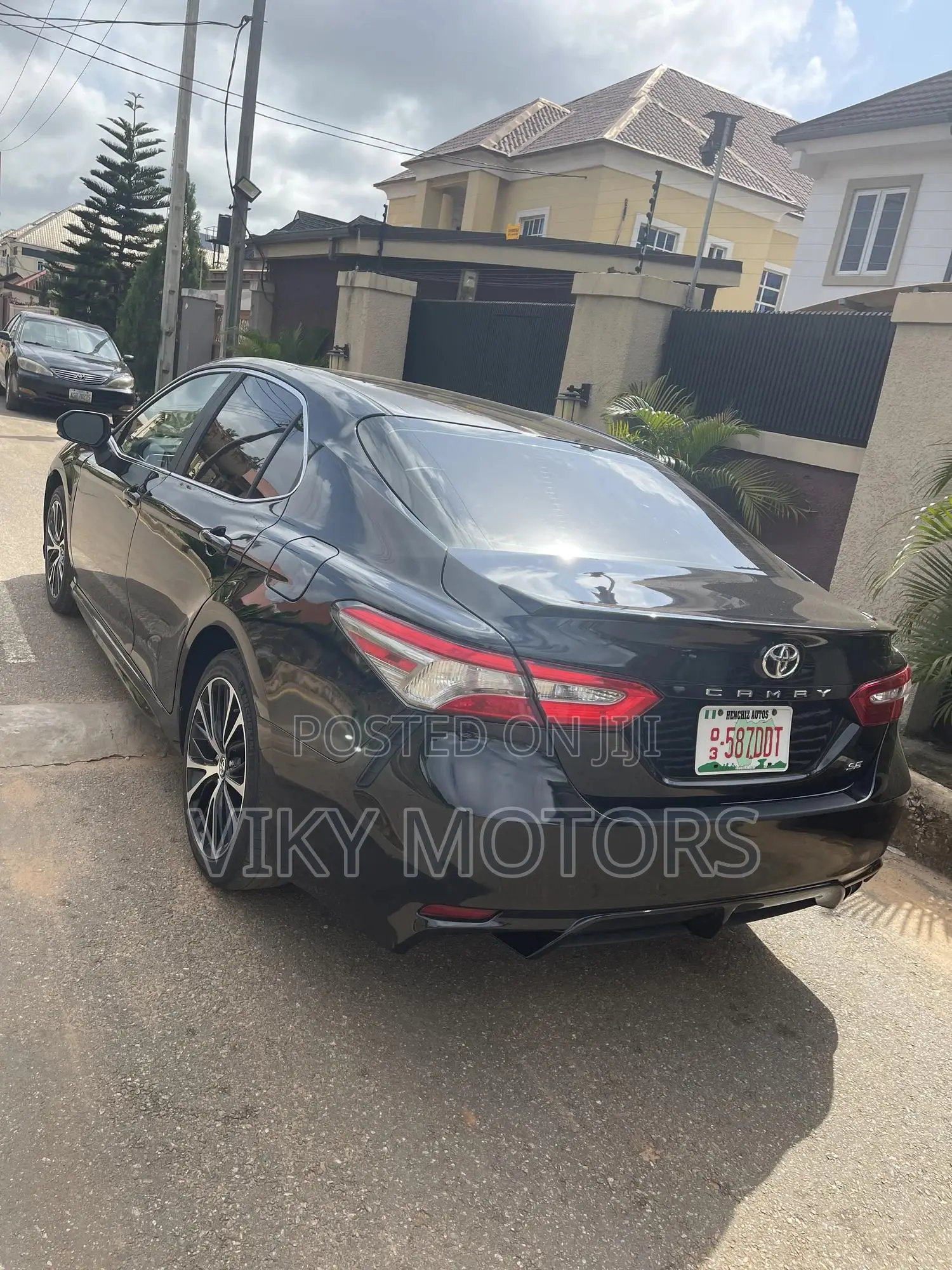 Toyota Camry SE FWD (2.5L 4cyl 8AM) 2018 Black