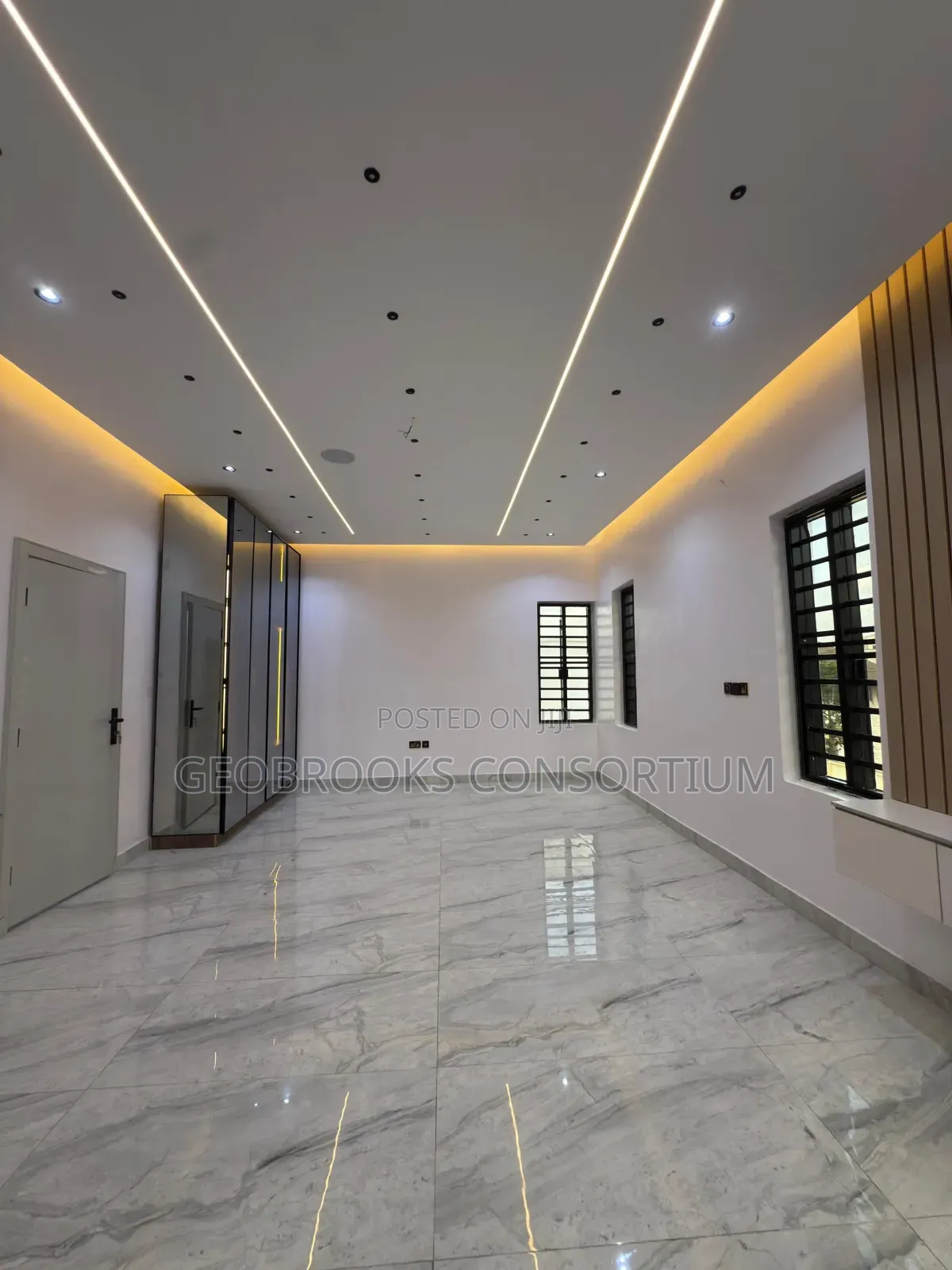 4bdrm Duplex in Agodi Gra for sale