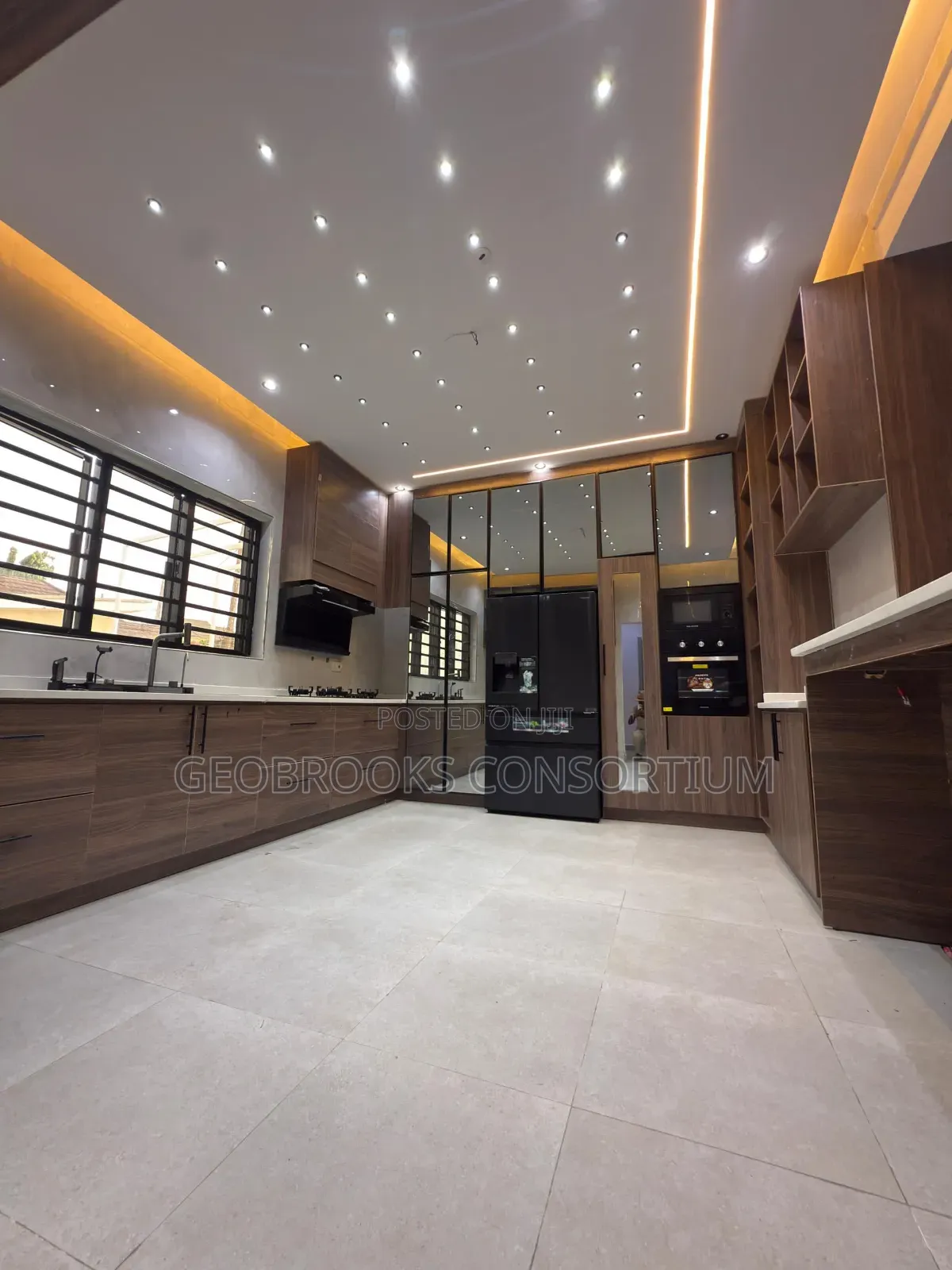 4bdrm Duplex in Agodi Gra for sale