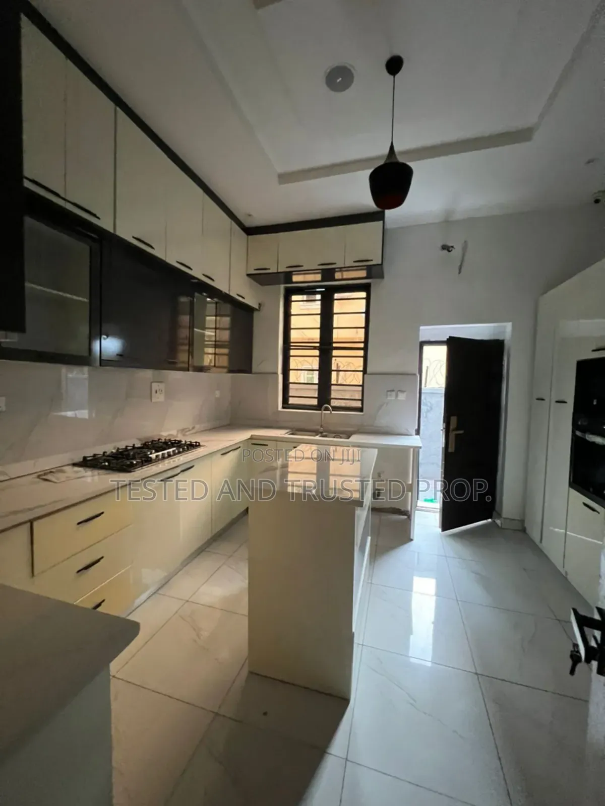 4bdrm Duplex in Agungi for rent