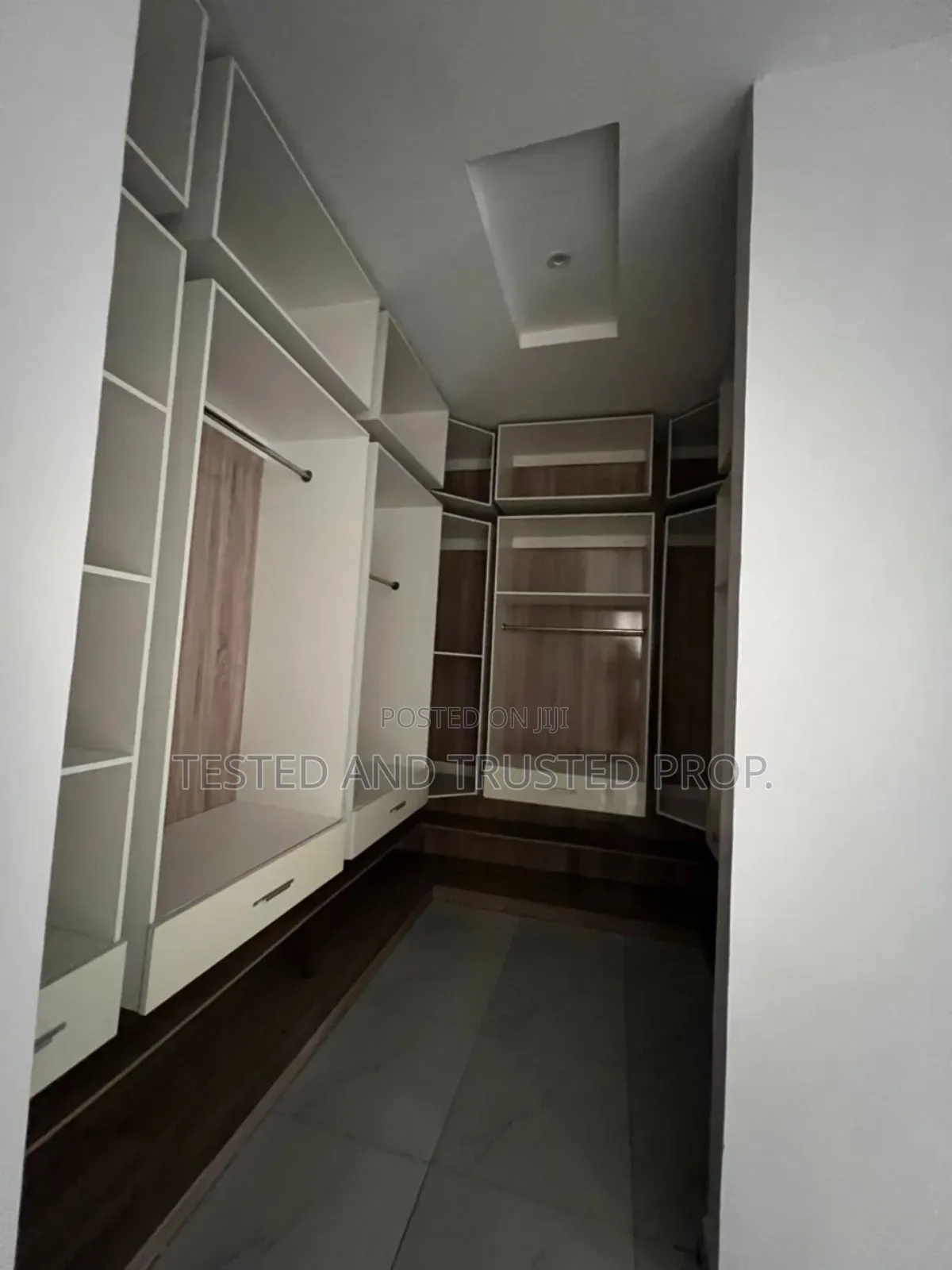 4bdrm Duplex in Agungi for rent