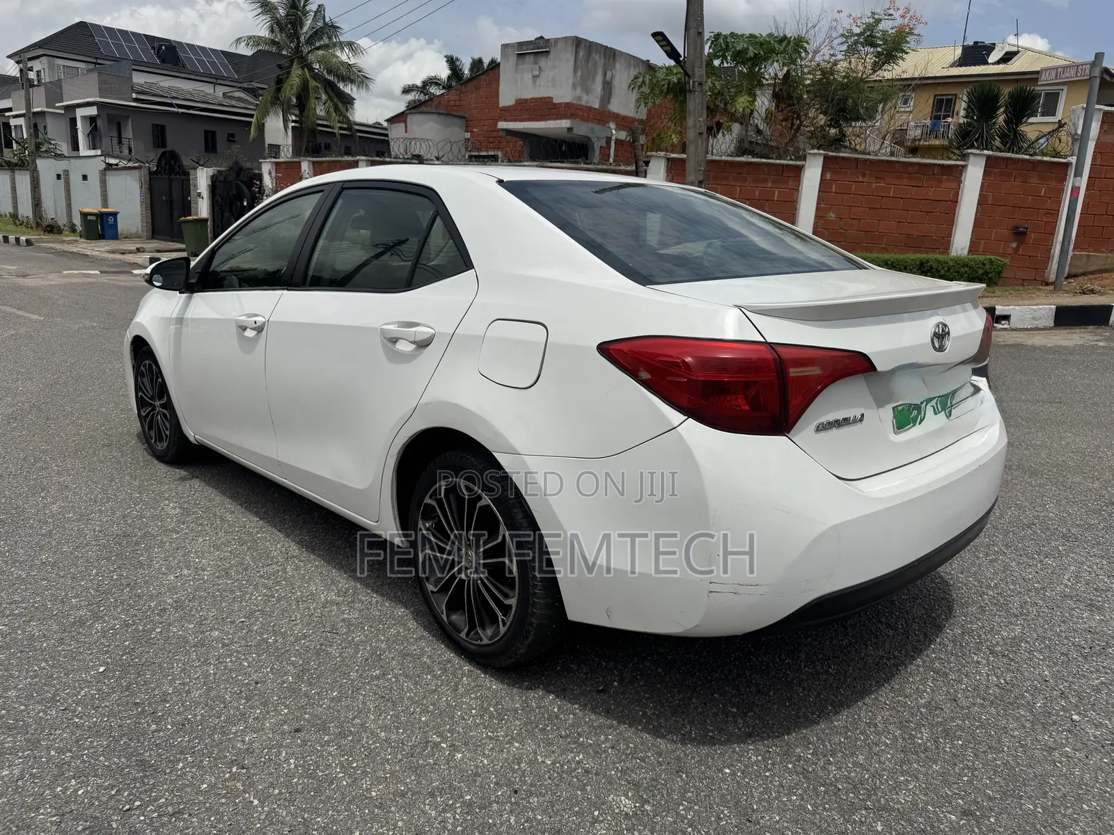 Toyota Corolla S 4dr Sedan (1.8L 4cyl CVT) 2014 White