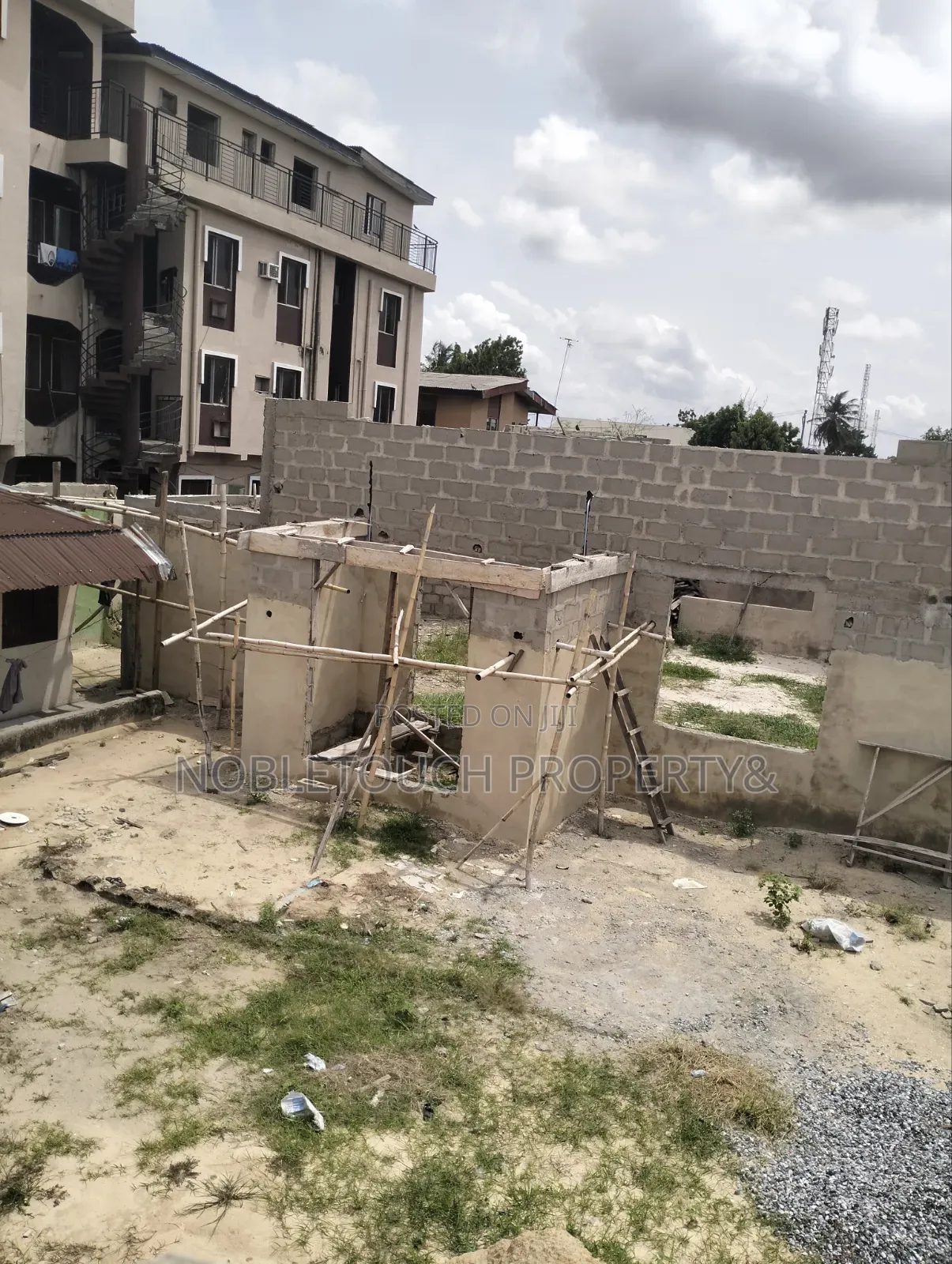 5bdrm Bungalow in First Gate Bus Stop for sale