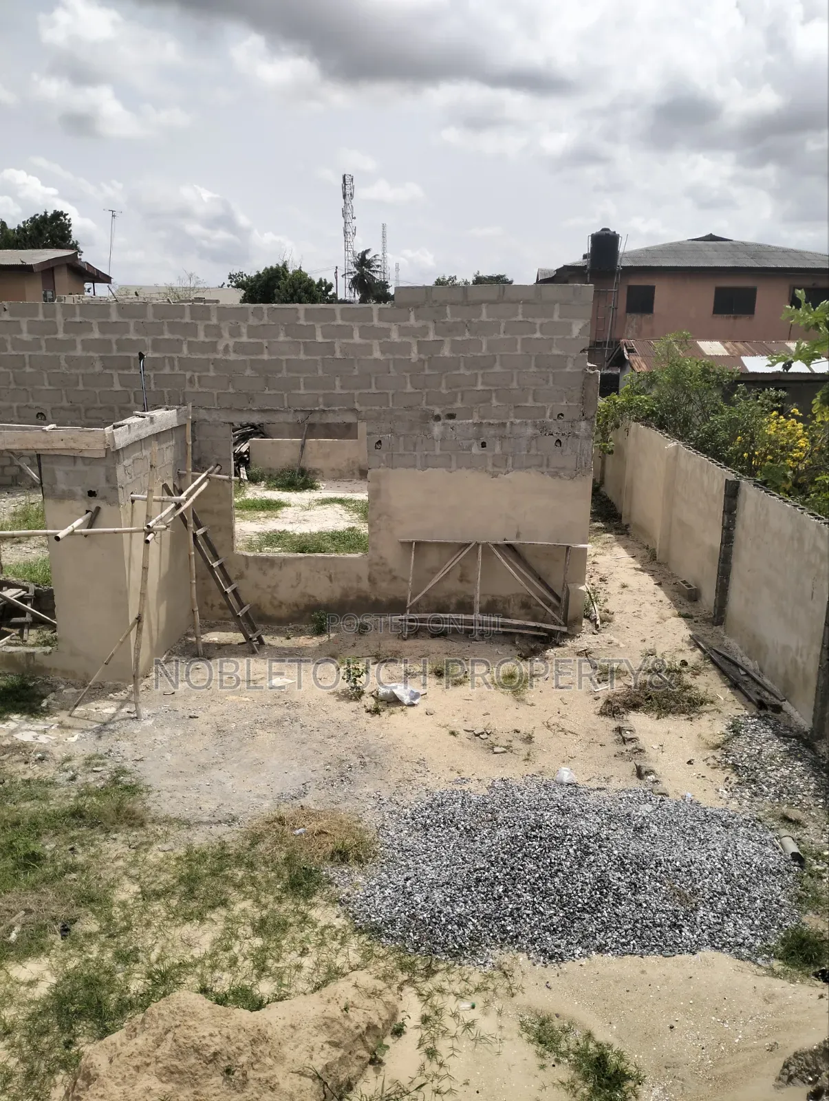 5bdrm Bungalow in First Gate Bus Stop for sale