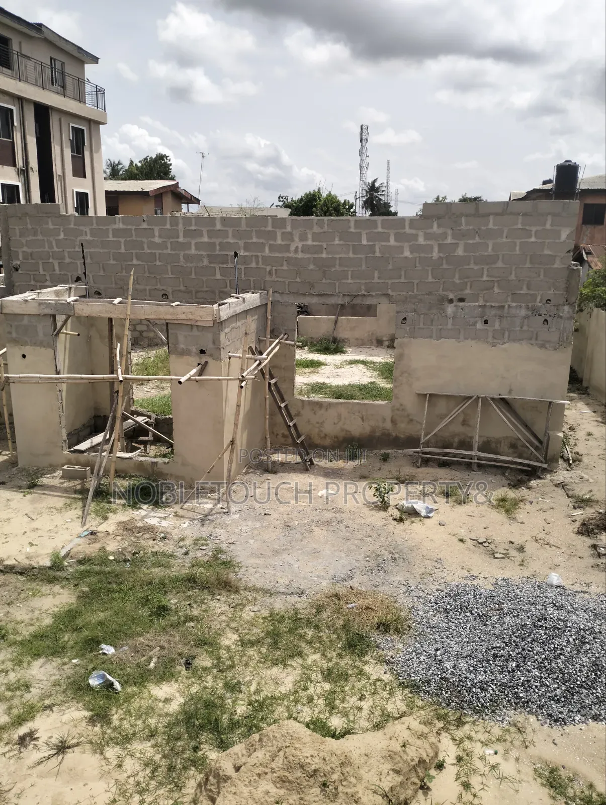 5bdrm Bungalow in First Gate Bus Stop for sale