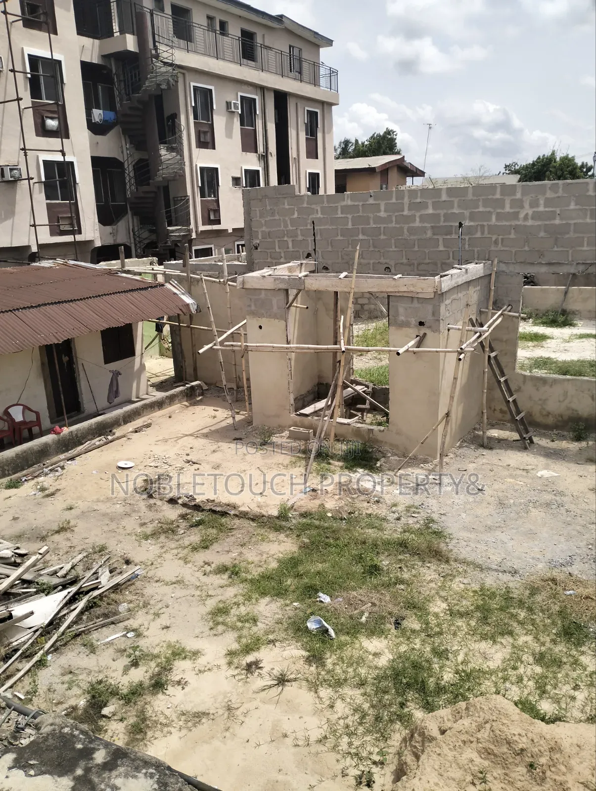 5bdrm Bungalow in First Gate Bus Stop for sale