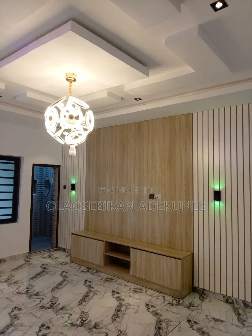 2bdrm Apartment in Akala Express, Oluyole for rent