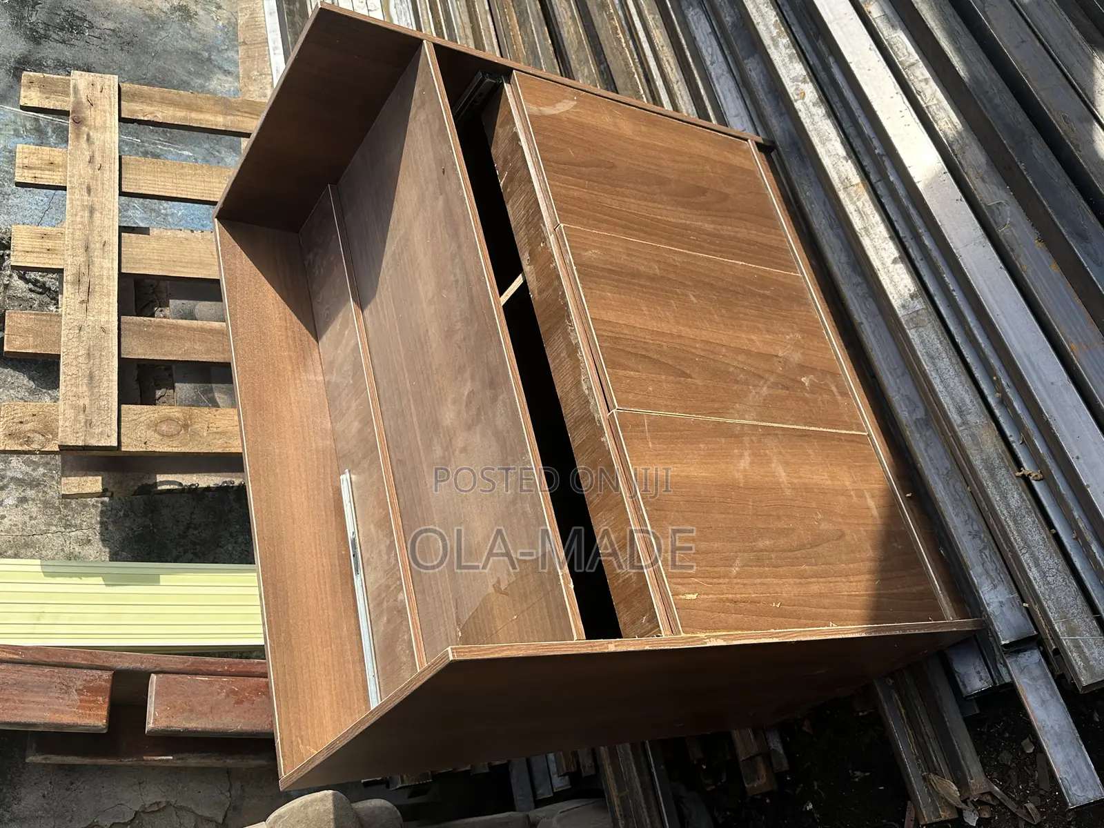 Jewelry Display Desk