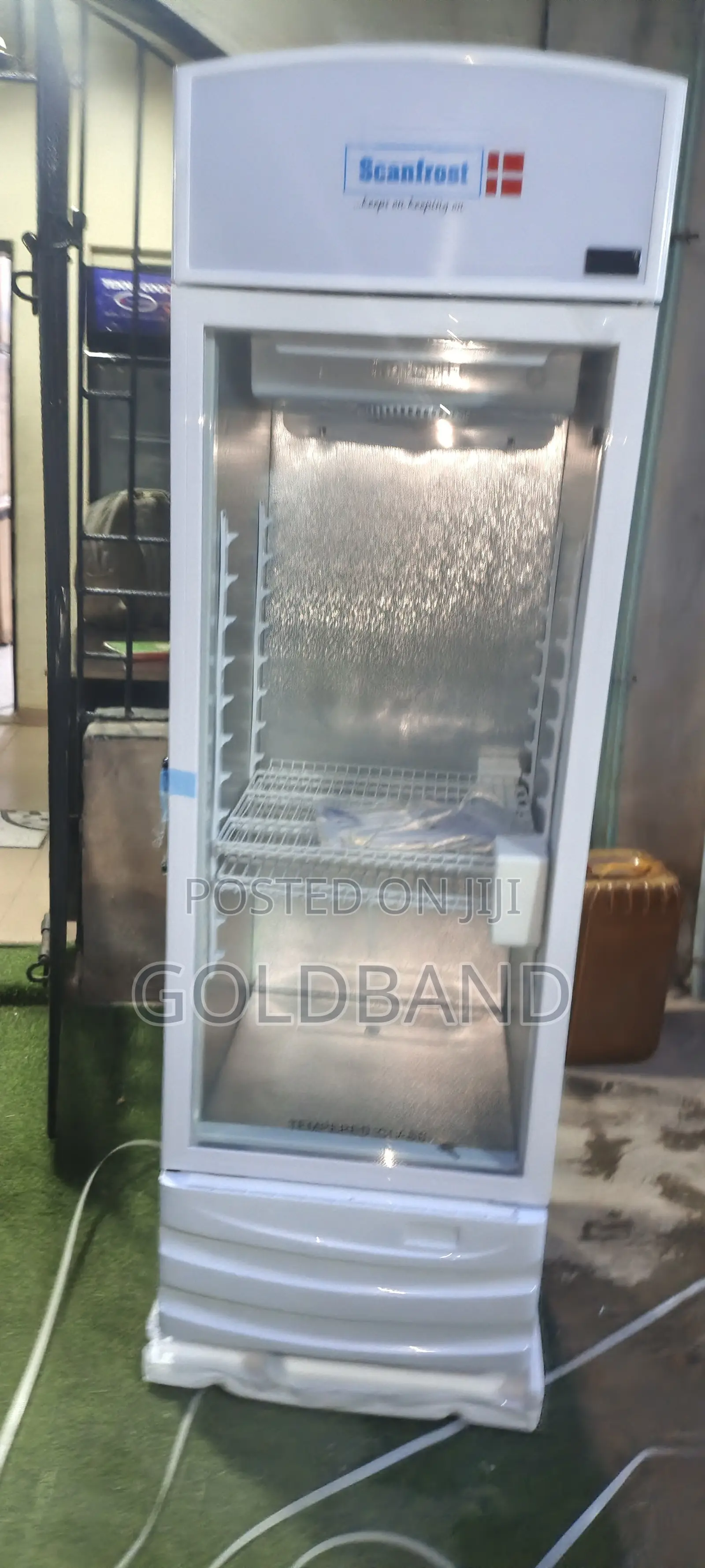Scanfrost 300l Beverage Fridge for Commercial Use