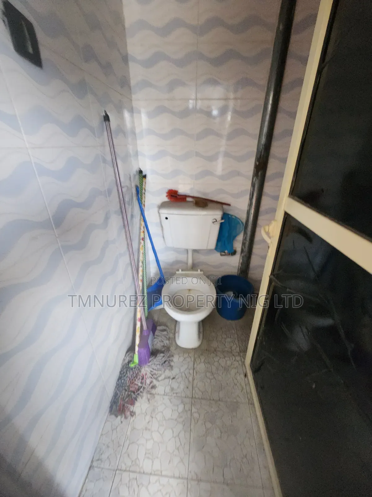 Showroom Shop for Rent Lekki Phase1 Very Busy Road