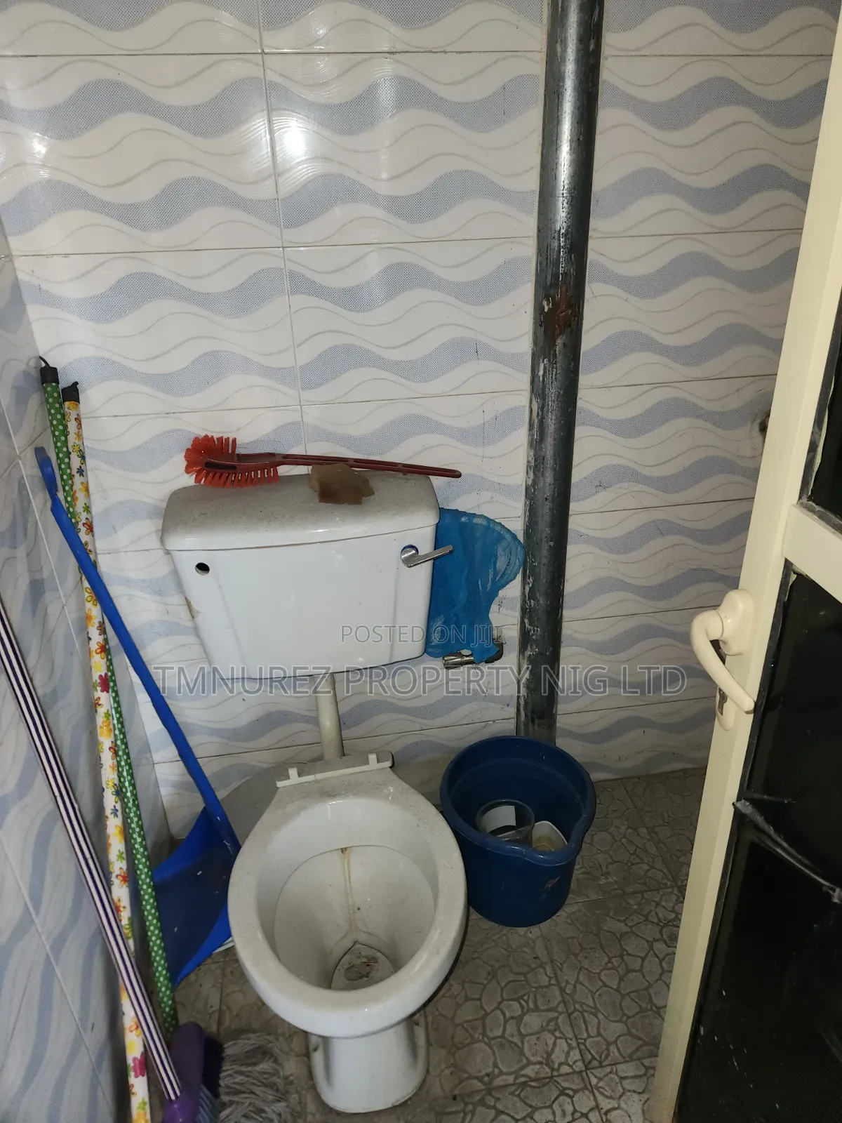 Showroom Shop for Rent Lekki Phase1 Very Busy Road
