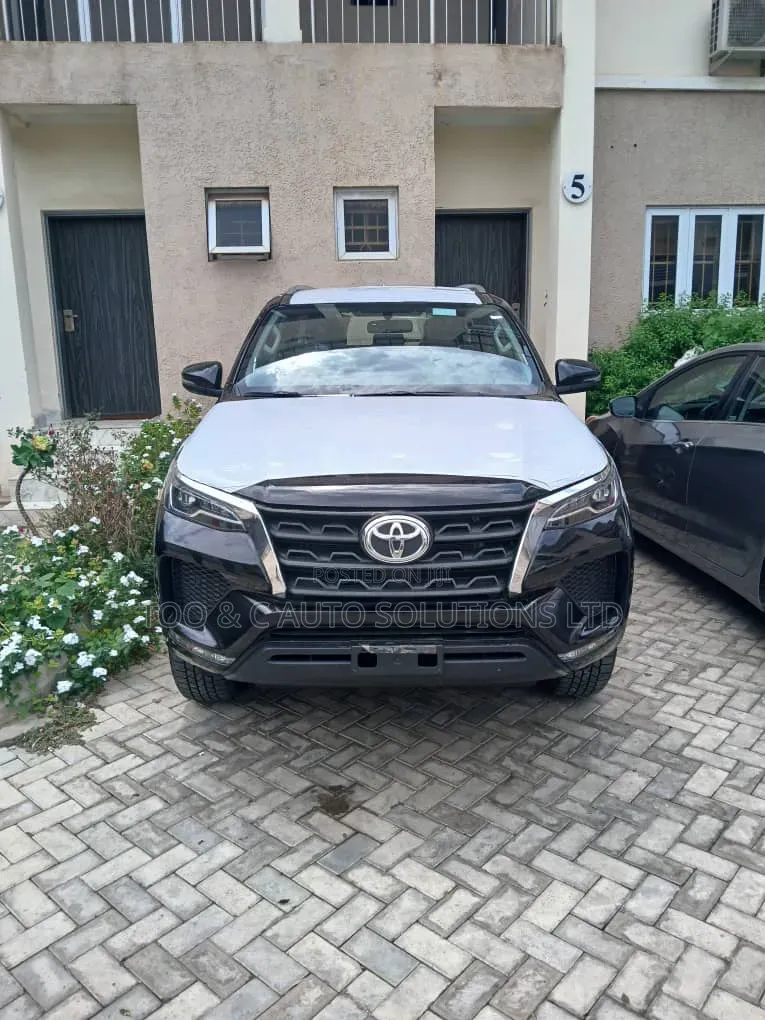 Toyota Fortuner 2025 Black
