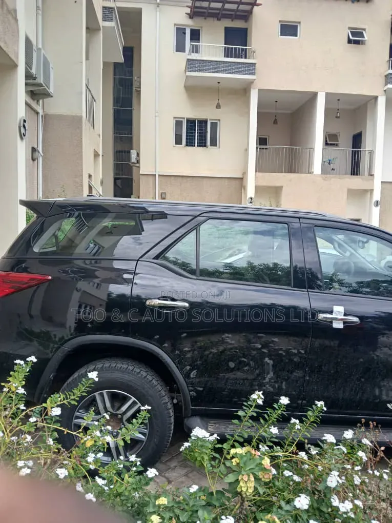 Toyota Fortuner 2025 Black