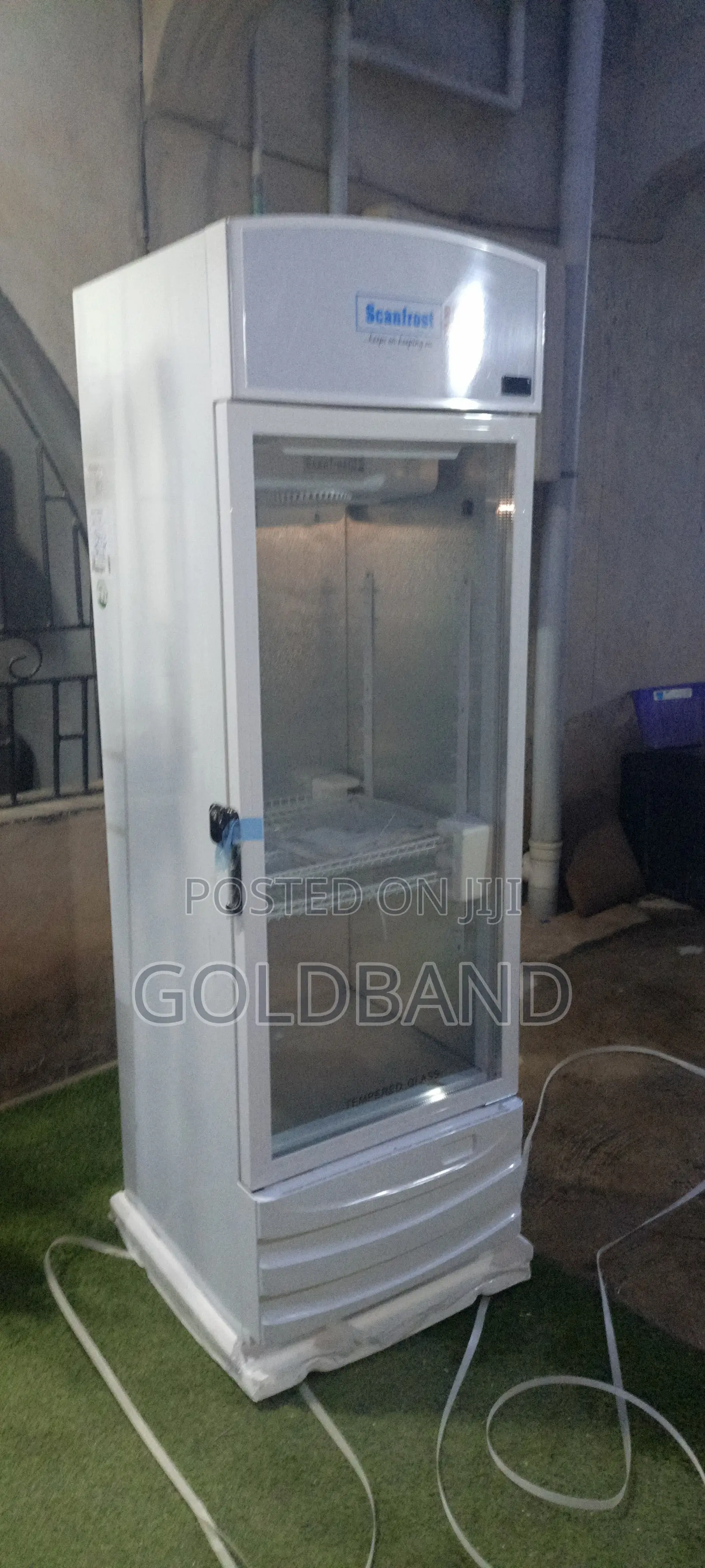Scanfrost 300l Drinks Display Fridge for Businesses
