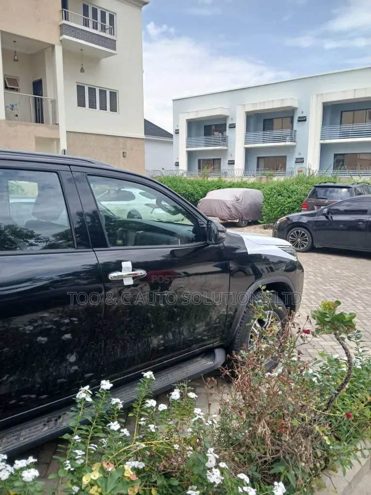 Toyota Fortuner 2025 Black